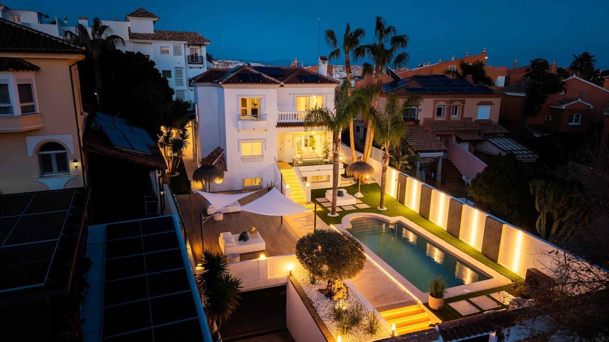 Vacation Marbella: Sunny Camelia Villa with Heated Pool and Cinema Benalmadena Exterior photo