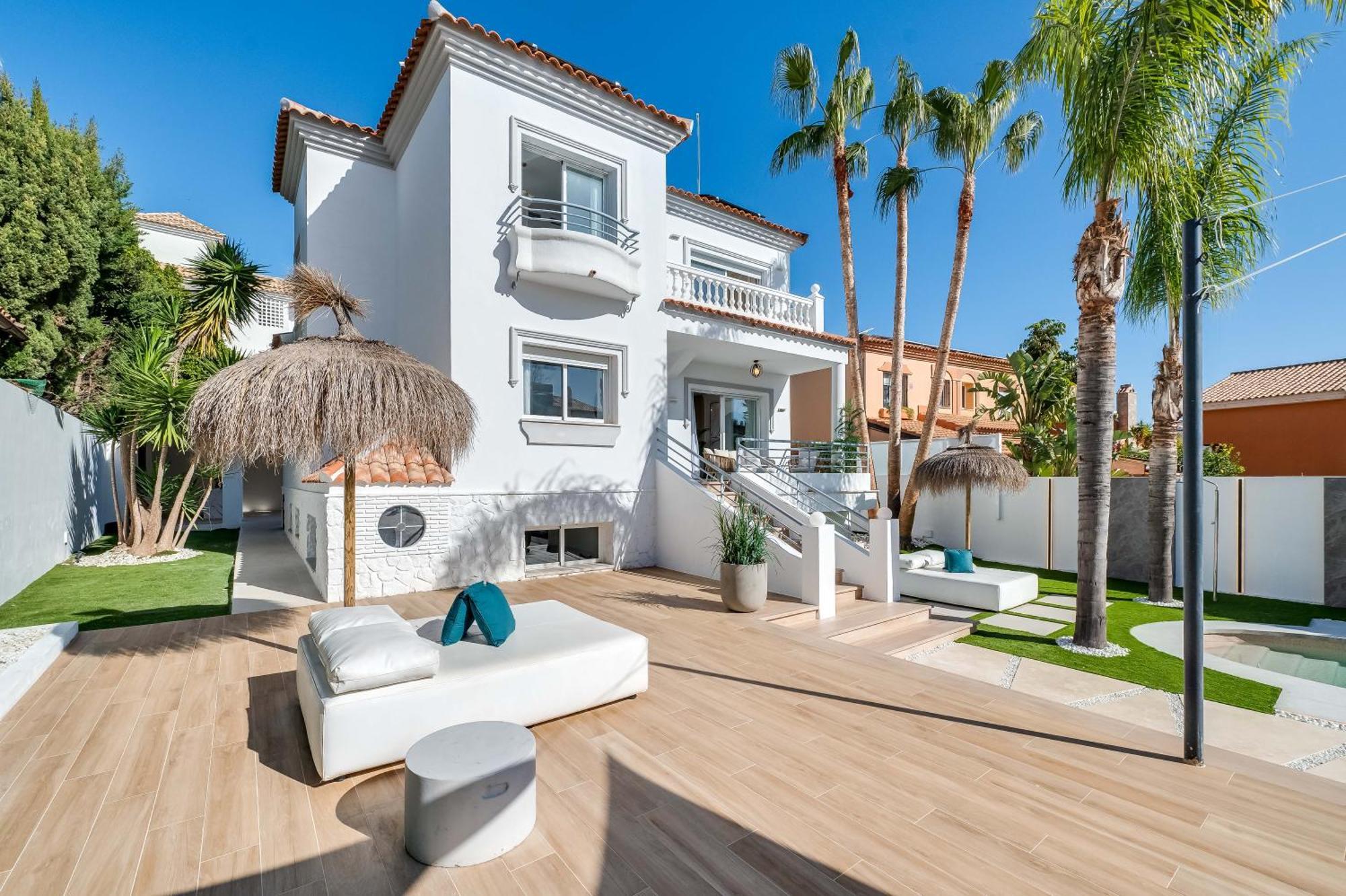 Vacation Marbella: Sunny Camelia Villa with Heated Pool and Cinema Benalmadena Exterior photo