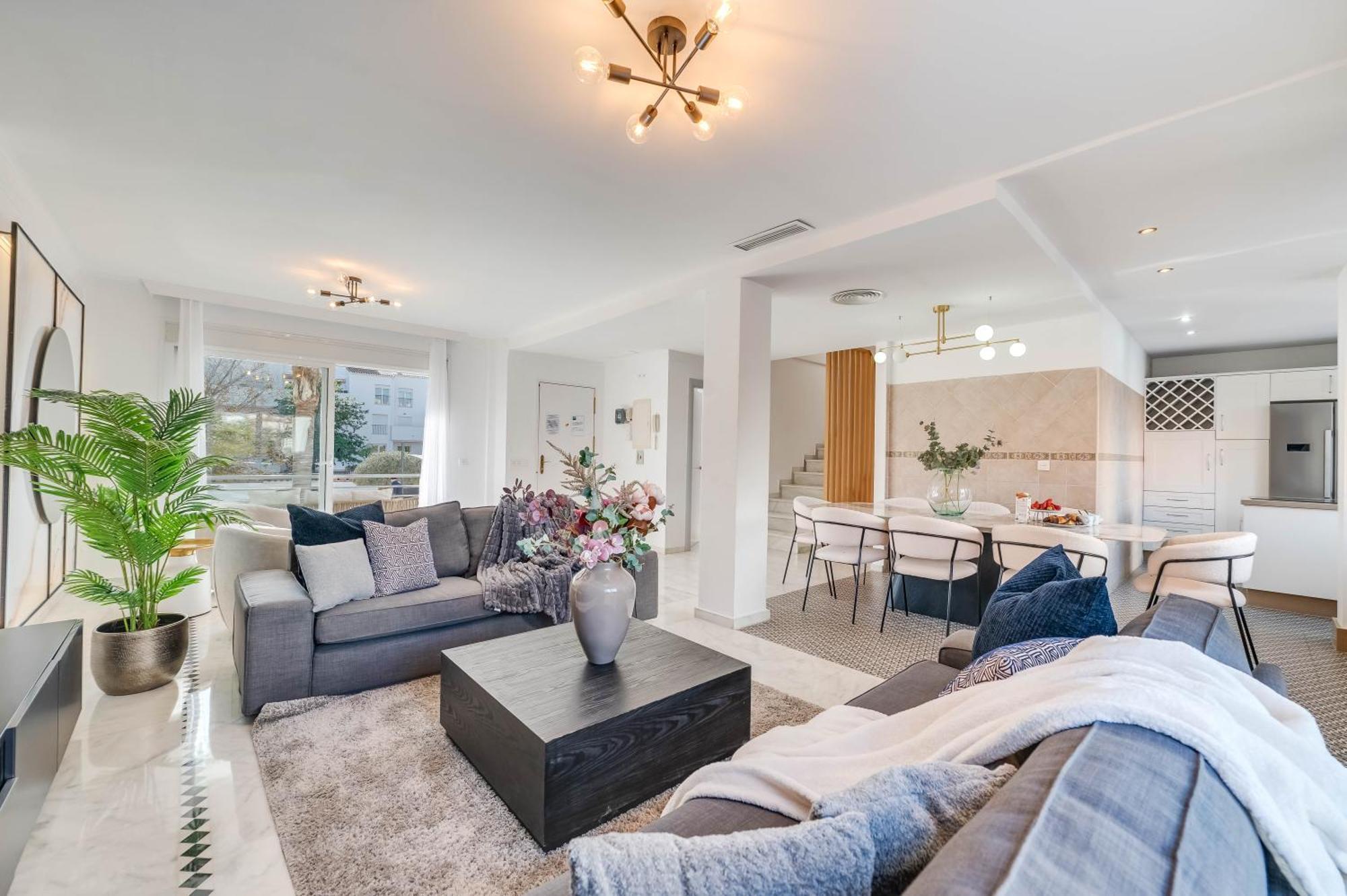 Vacation Marbella: Sunny Camelia Villa with Heated Pool and Cinema Benalmadena Exterior photo