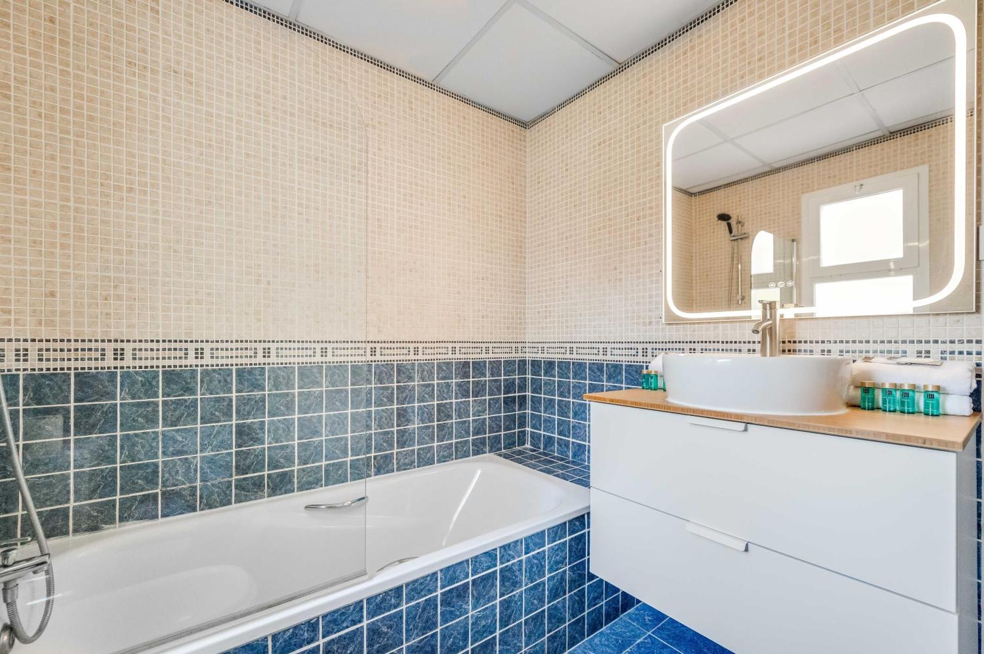 Vacation Marbella: Sunny Camelia Villa with Heated Pool and Cinema Benalmadena Exterior photo
