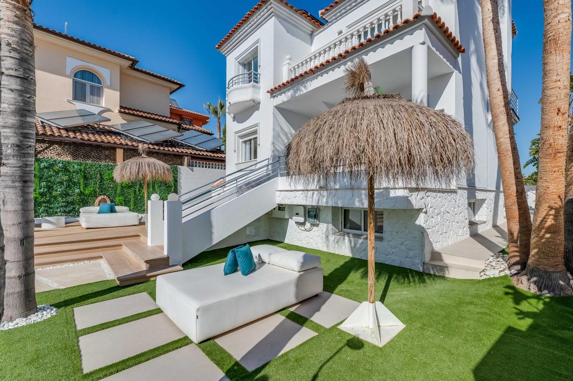 Vacation Marbella: Sunny Camelia Villa with Heated Pool and Cinema Benalmadena Exterior photo